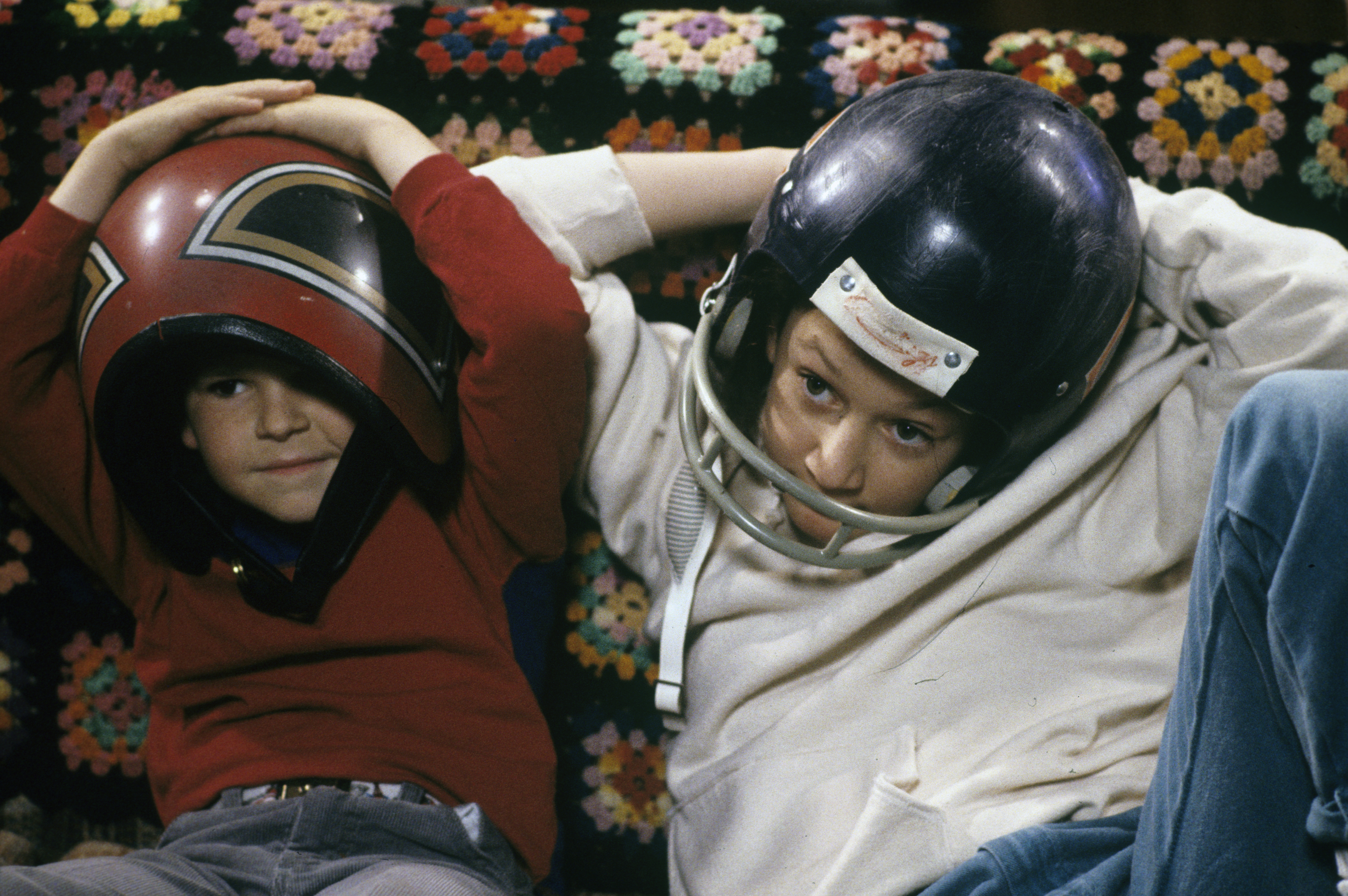 Still of Sara Gilbert and Michael Fishman in Roseanne (1988)