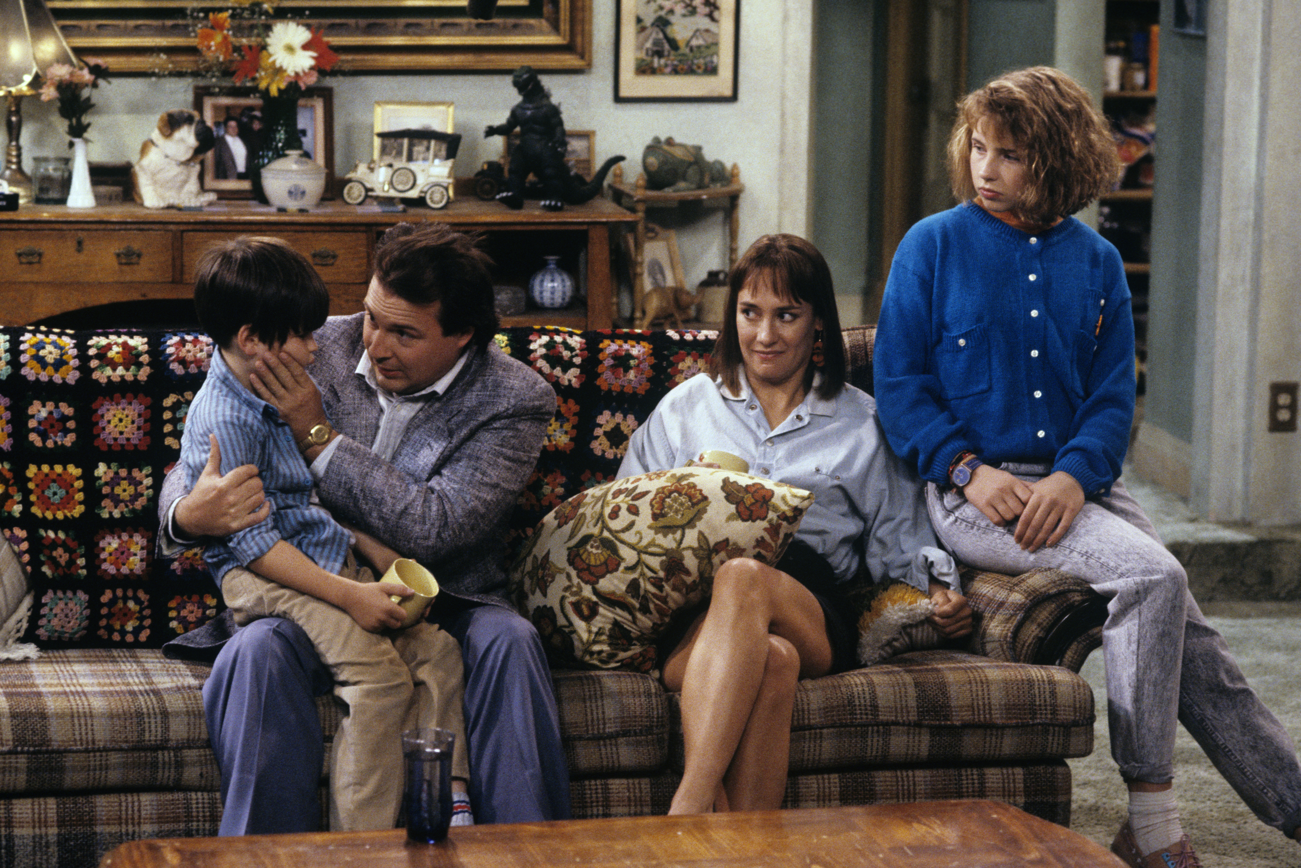 Still of Michael Fishman, Alicia Goranson and Laurie Metcalf in Roseanne (1988)