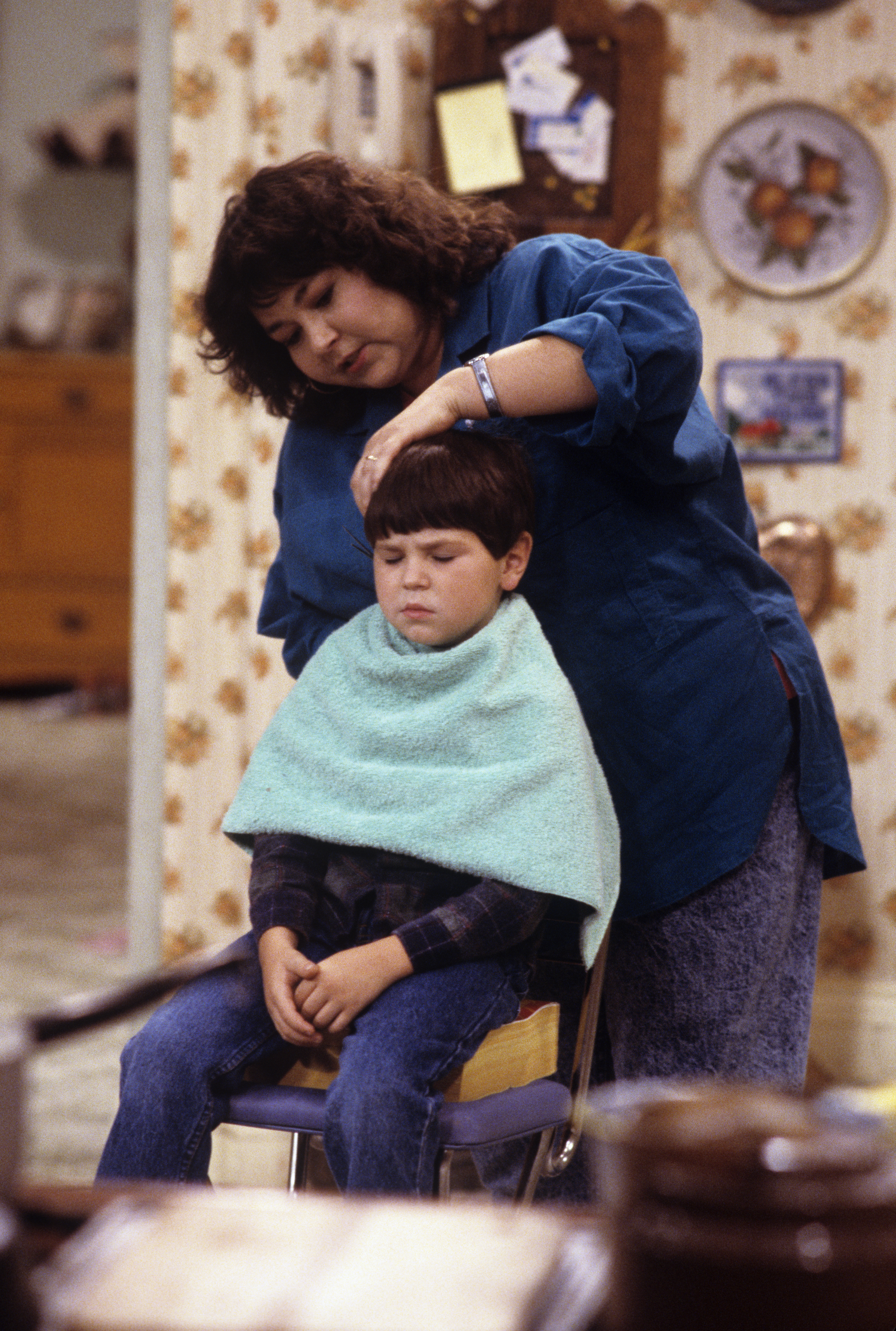 Still of Roseanne Barr and Michael Fishman in Roseanne (1988)
