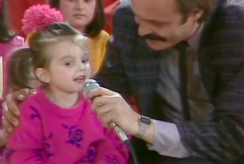 Marijana Pecijarevska hosting Zlatno Slavejce festival 1986, at age 4. Youngest host in history of festival