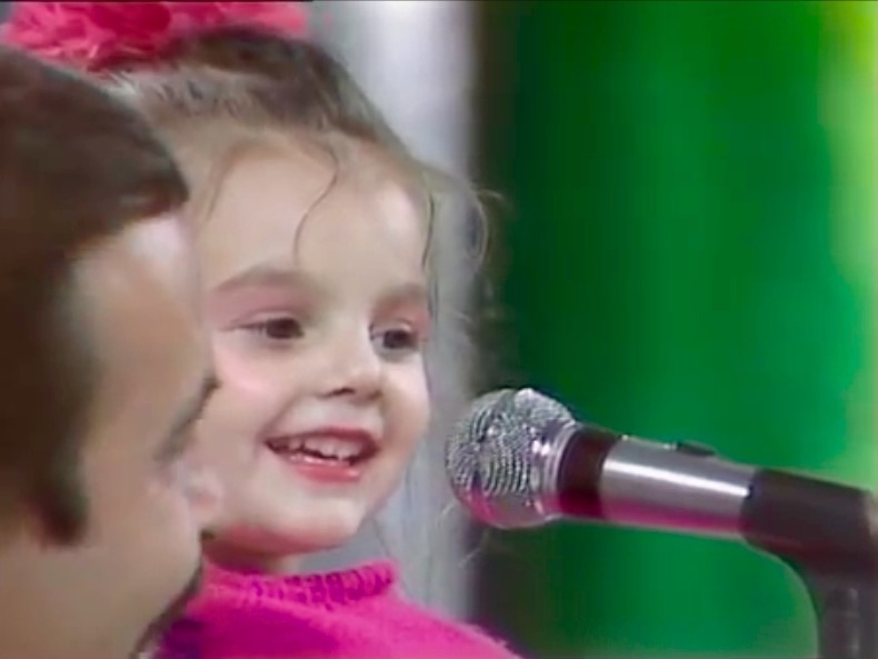 Marijana Pecijarevska hosting Zlatno Slavejce festival 1986, at age 4. Youngest host in history of the festival