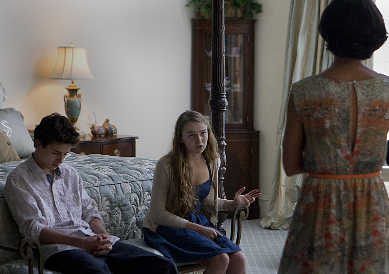 Still of Morena Baccarin, Morgan Saylor and Timothée Chalamet in Tevyne (2011)