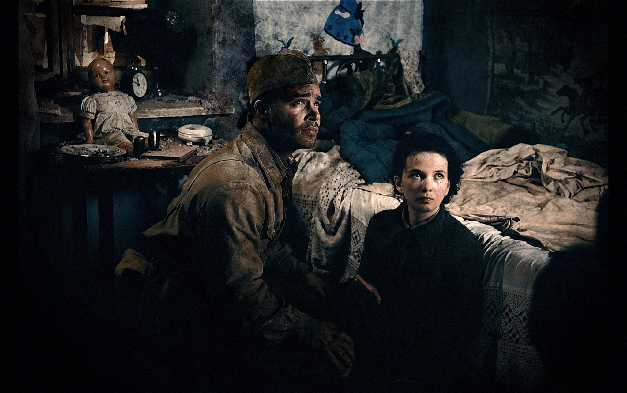 Still of Pyotr Fyodorov and Mariya Smolnikova in Stalingradas (2013)