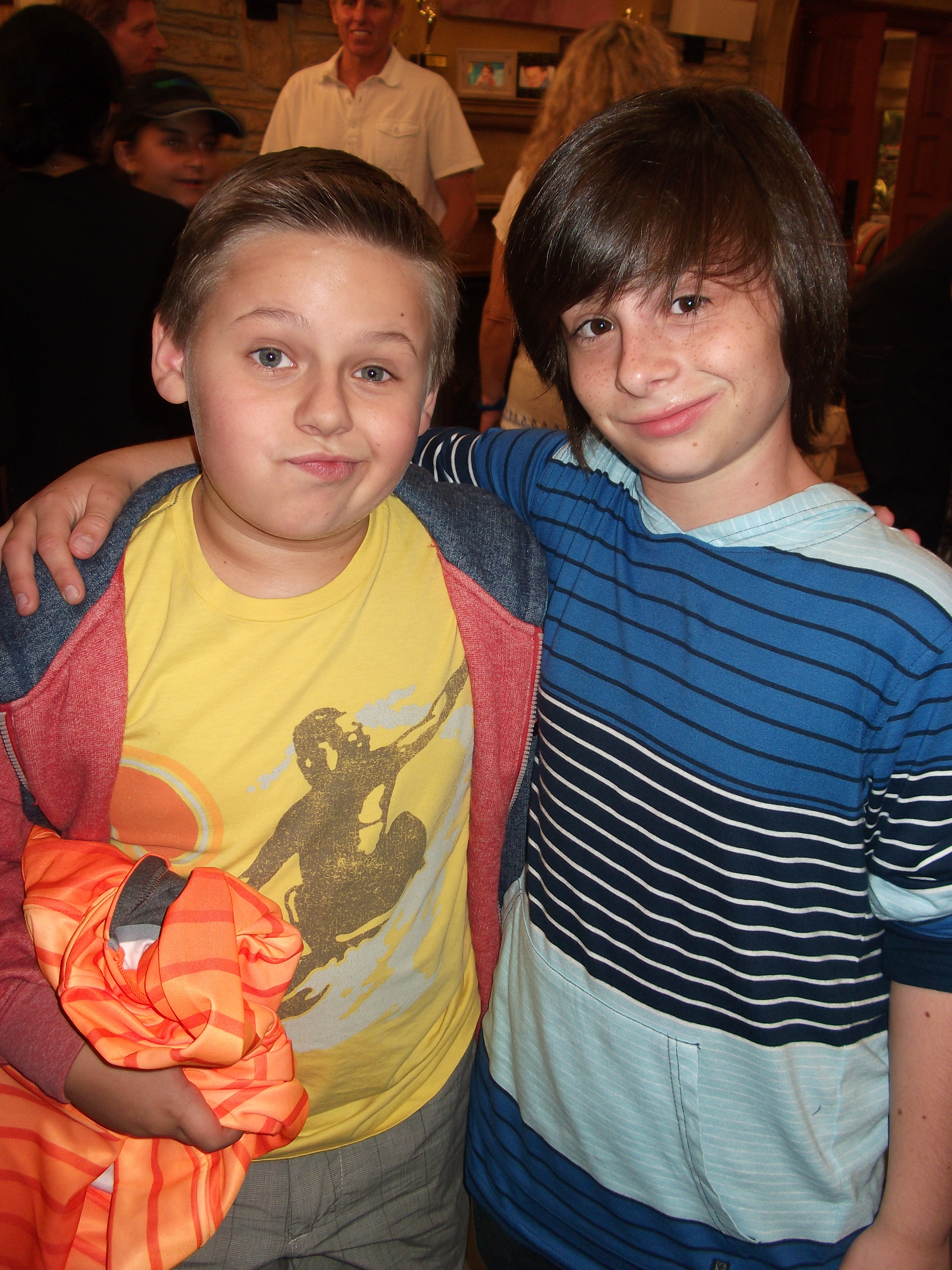 ROBBIE TUCKER & JACKSON BRUNDAGE ON SET OF NICK@NITE 'SEE DAD RUN'