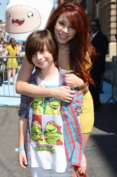 ROBBIE TUCKER AND SISTER JILLIAN ROSE REED (MTV AWKWARD.) ATTEND THE 2012 VARIETY POWER OF YOUTH EVENT PARAMOUNT STUDIOS HOLLYWOOD, CA