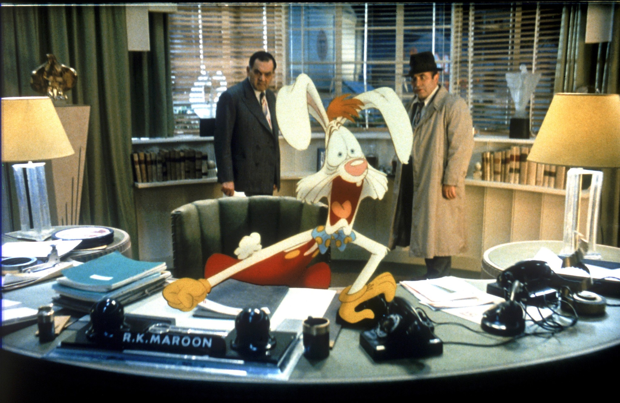 Still of Bob Hoskins, Charles Fleischer and Alan Tilvern in Who Framed Roger Rabbit (1988)