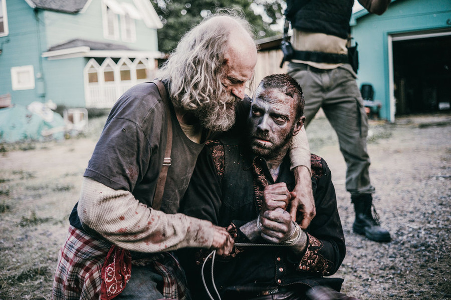 Still of Keith Allan and Russell Hodgkinson in Z Nation (2014)
