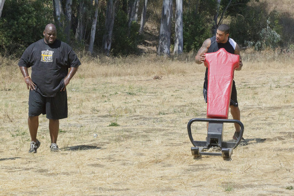 Still of Shawne Merriman and Antone Davis in The Biggest Loser (2004)