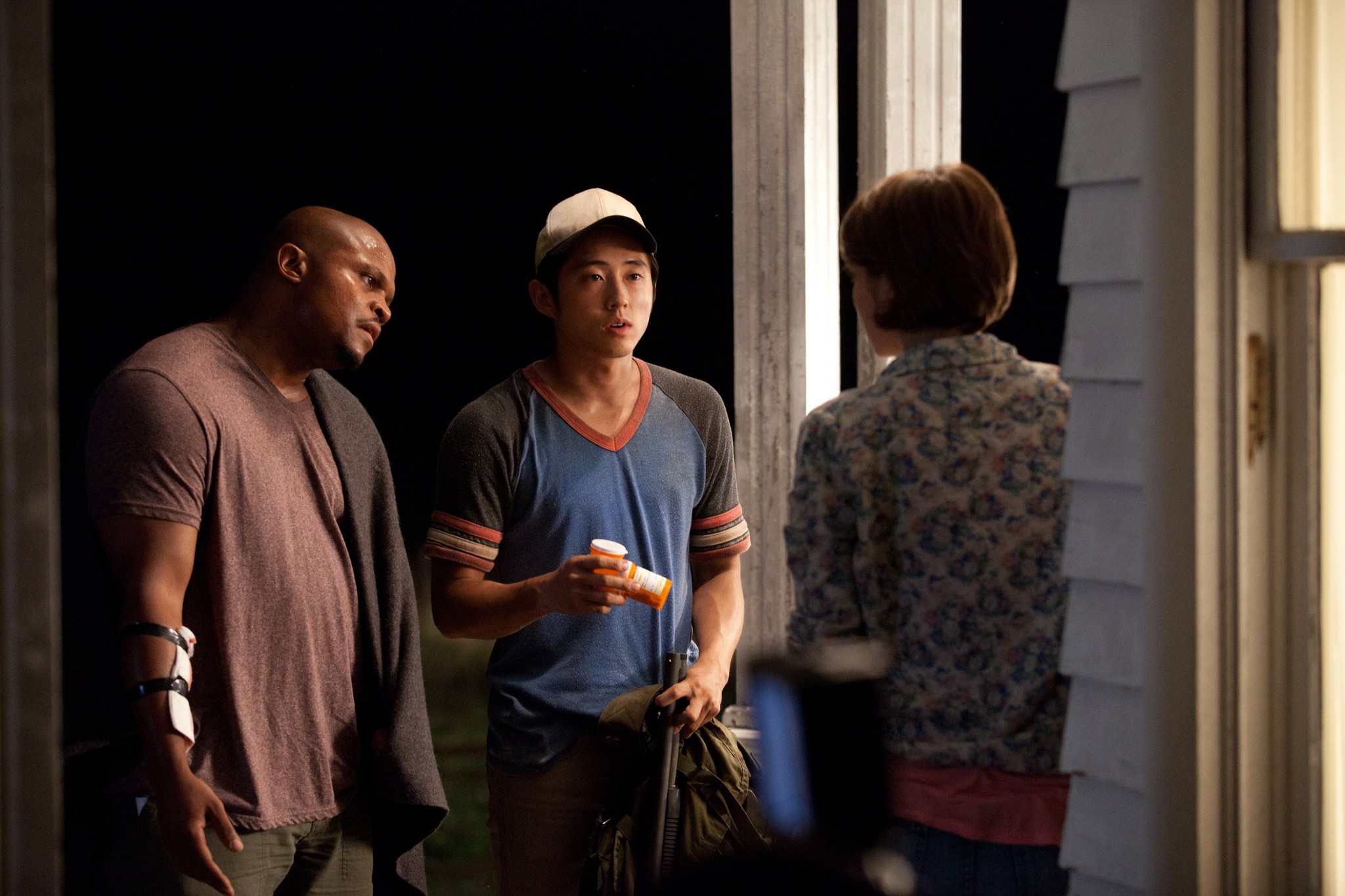 Still of Irone Singleton, Lauren Cohan and Steven Yeun in Vaiksciojantys negyveliai (2010)