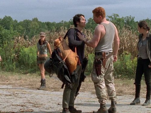 Still of Michael Cudlitz, Alanna Masterson, Christian Serratos and Steven Yeun in Vaiksciojantys negyveliai (2010)