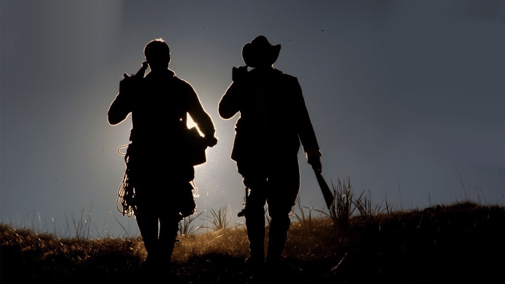 Still of Gérard Rudolf and Dev in Chander Pahar (2013)