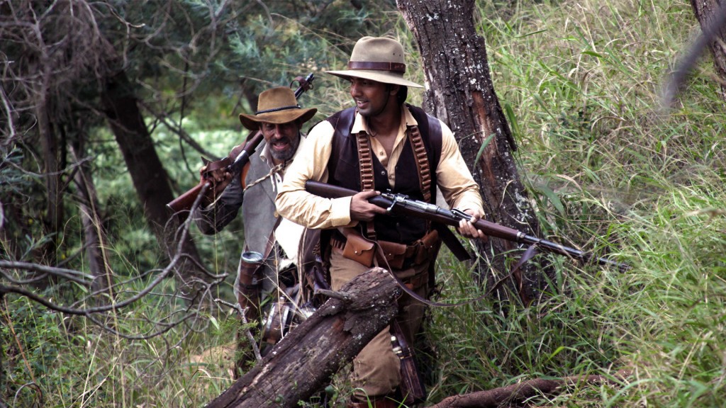 Still of Gérard Rudolf and Dev in Chander Pahar (2013)