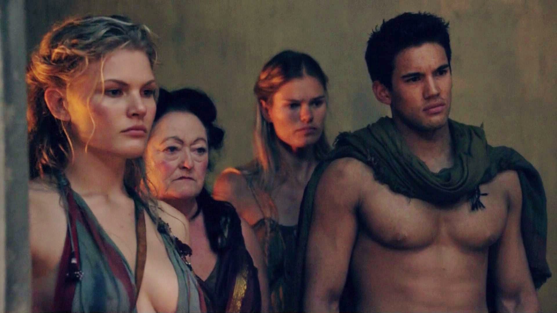 Still of Bonnie Sveen and Francis Mossman in Spartacus: Vengeance (2012).