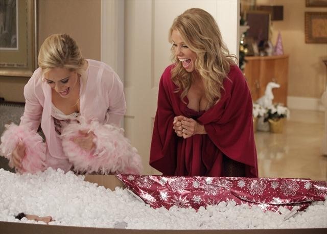 Still of Cheryl Hines and Carly Chaikin in Suburgatory (2011)