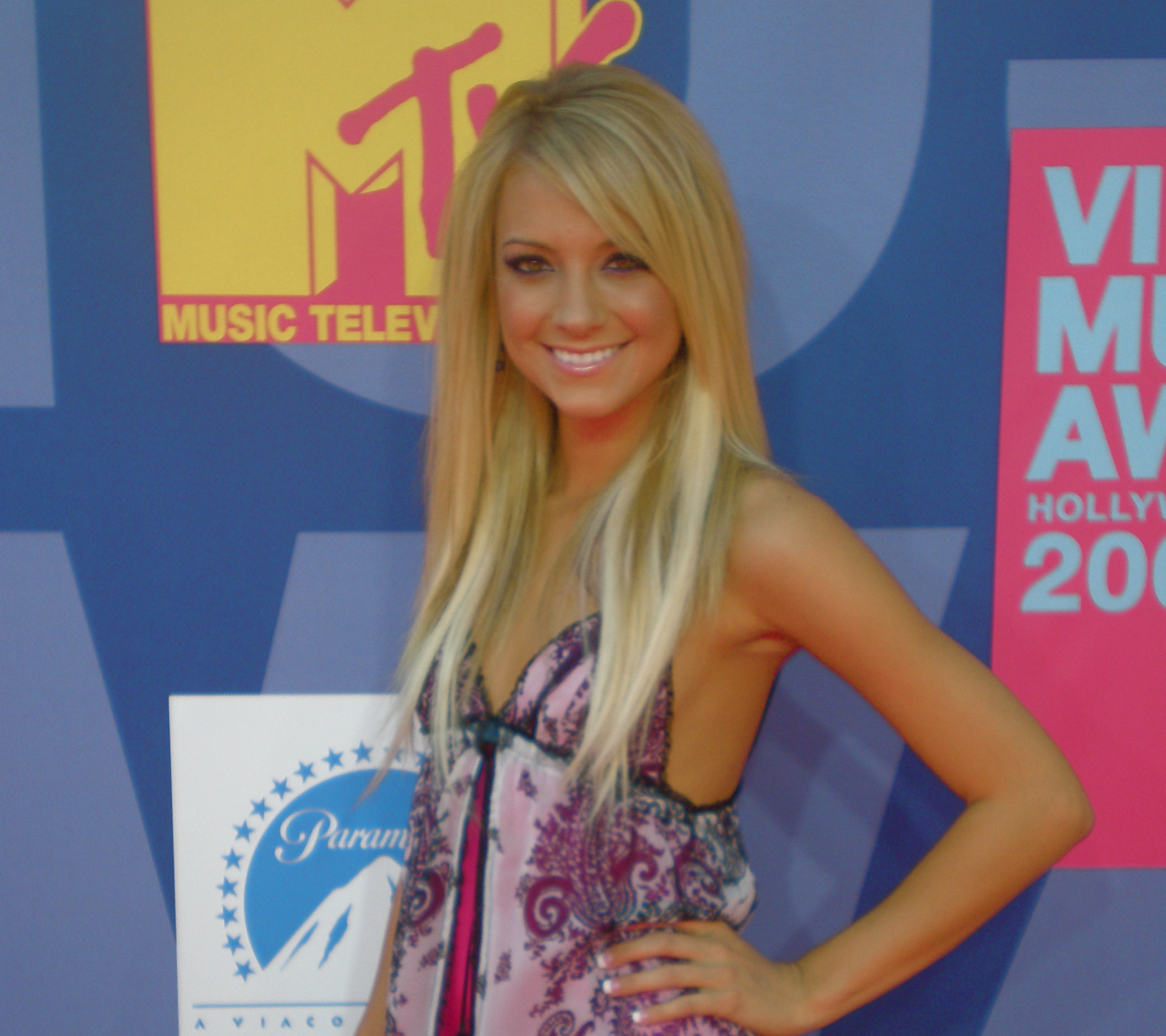 Nikki BreAnne Wells on the red carpet at the MTV VMA's