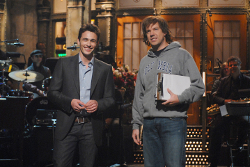 Still of James Franco and Jason Sudeikis in Saturday Night Live (1975)