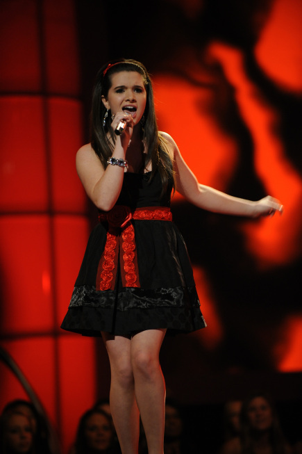 Still of Katie Stevens in American Idol: The Search for a Superstar (2002)