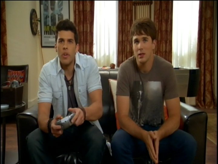 Still of Steven Krueger and Hutch Dano in Zeke and Luther