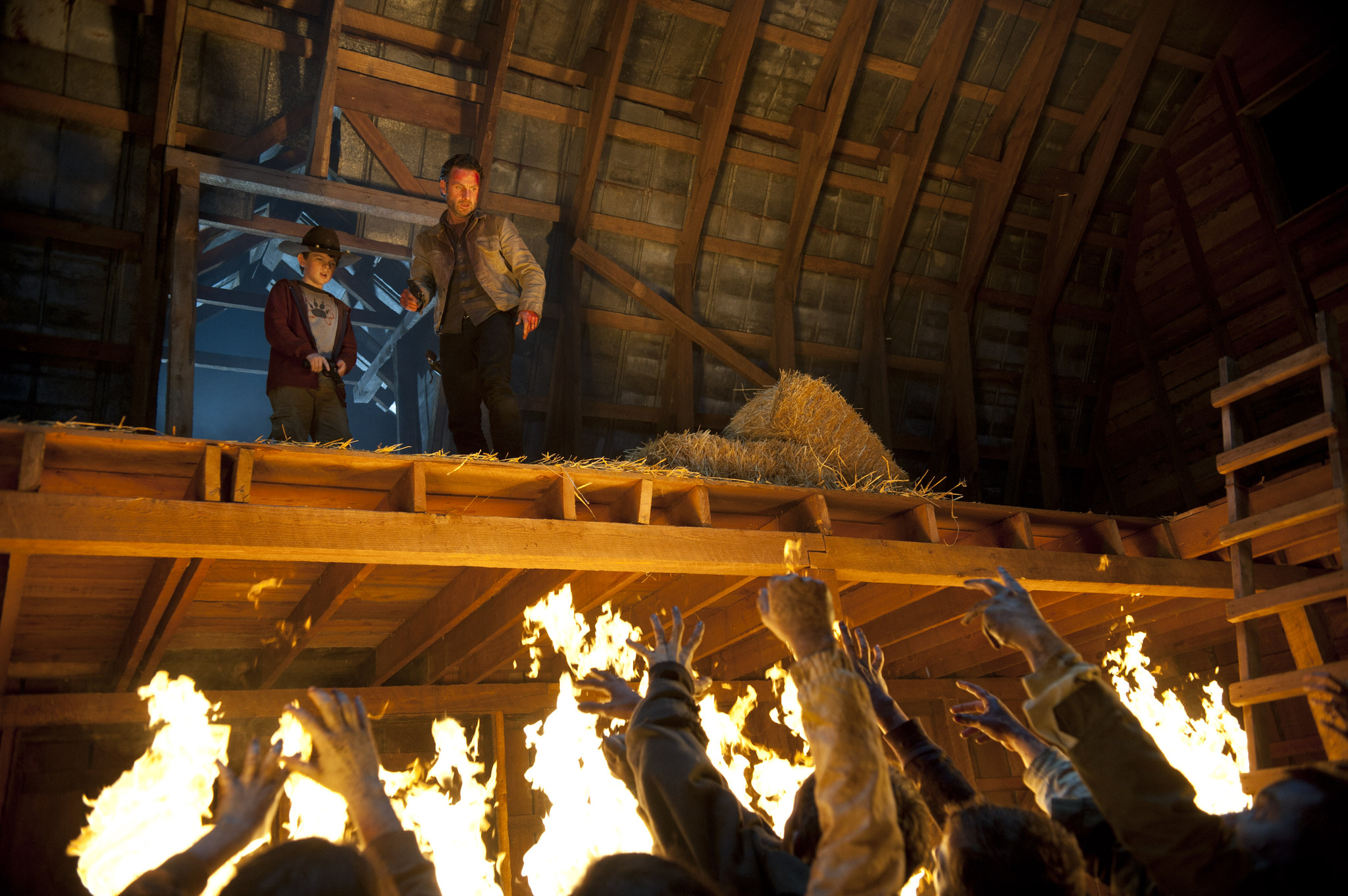 Still of Andrew Lincoln and Chandler Riggs in Vaiksciojantys negyveliai (2010)