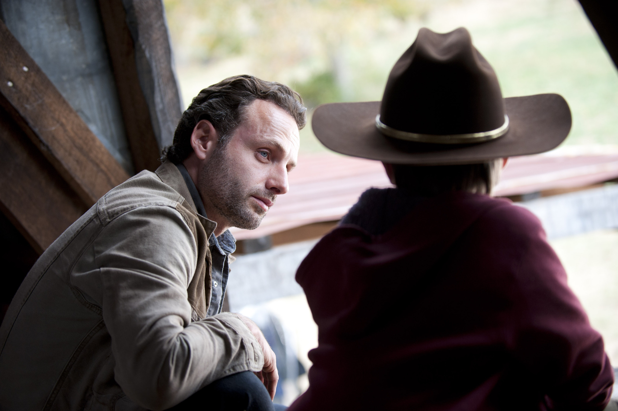 Still of Andrew Lincoln and Chandler Riggs in Vaiksciojantys negyveliai (2010)