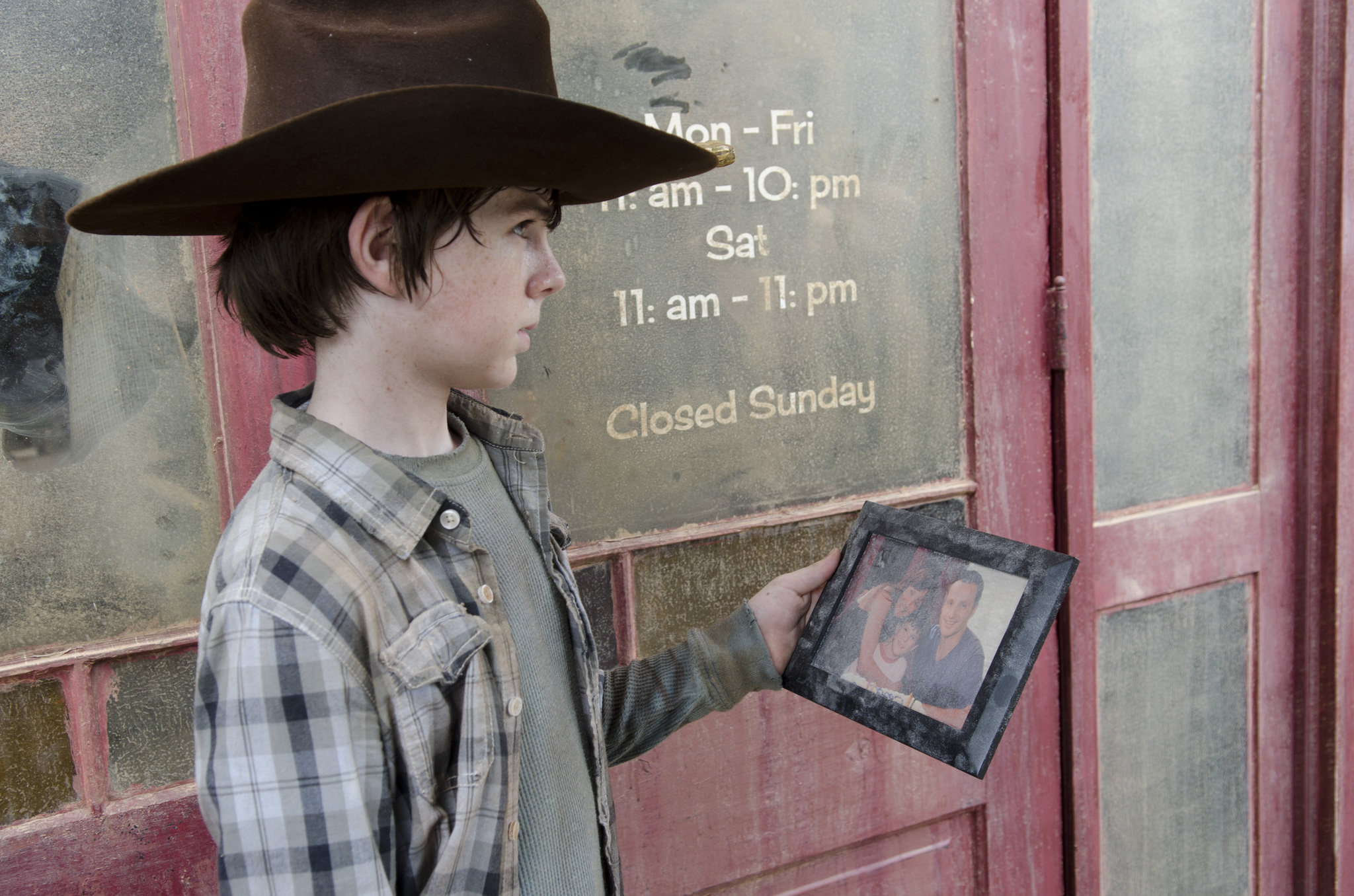 Still of Chandler Riggs in Vaiksciojantys negyveliai: Clear (2013)