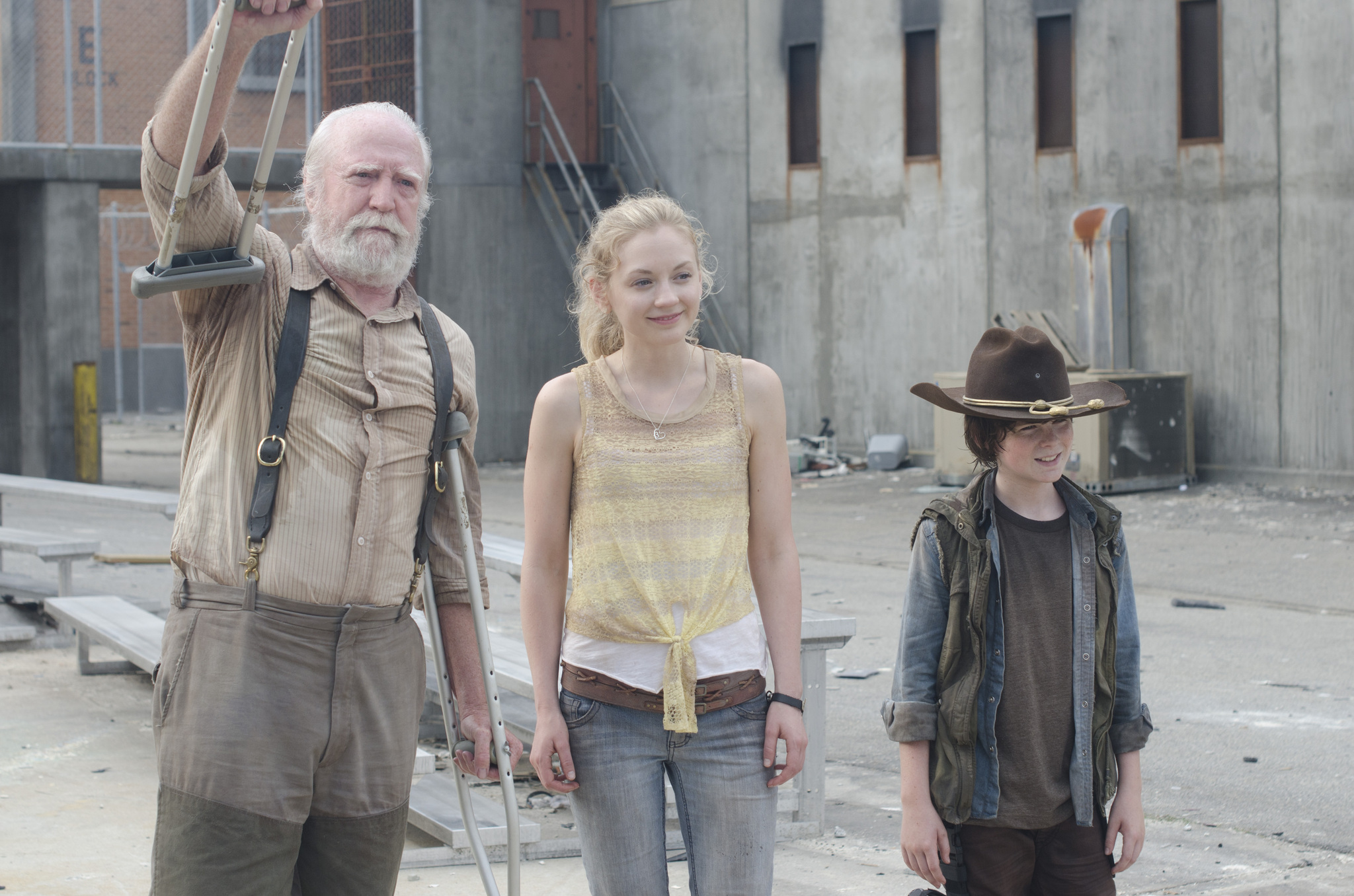 Still of Scott Wilson, Emily Kinney and Chandler Riggs in Vaiksciojantys negyveliai (2010)