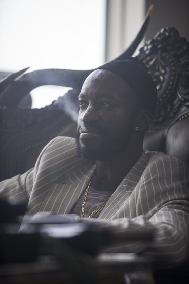 Eugene Khumbanyiwa making an appearance as The Kingin Neill Blomkamp's Chappie(2015).