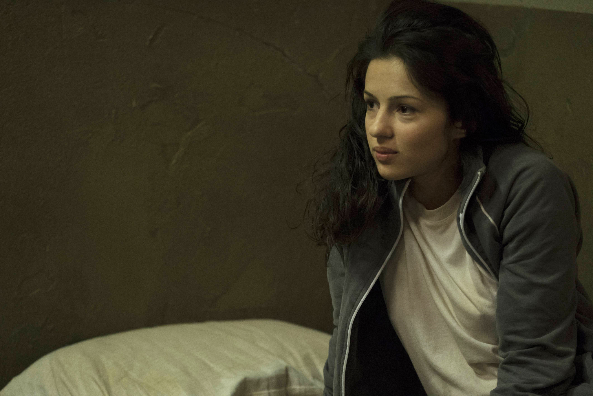 Still of Annet Mahendru and Ali Goldstein in The Americans (2013)