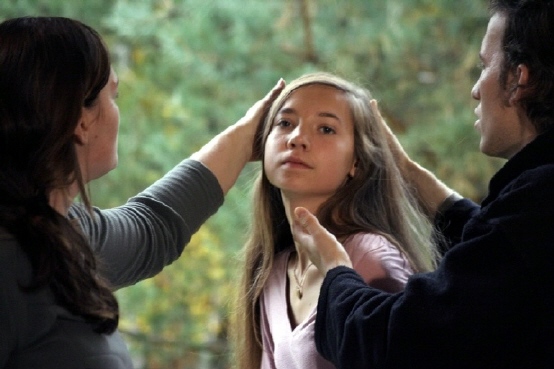 Director David Seffer with the young actress Nina Krause at work (