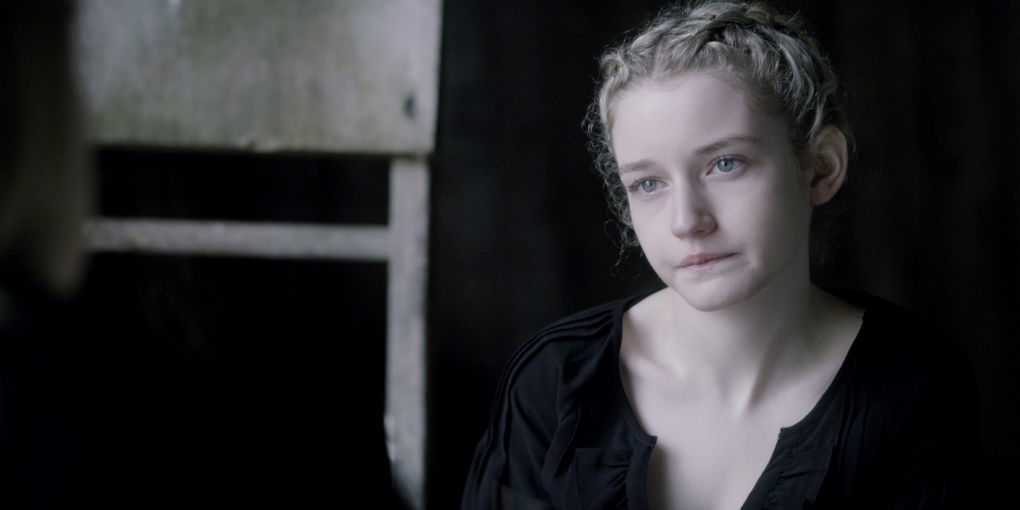 Still of Julia Garner in We Are What We Are (2013)