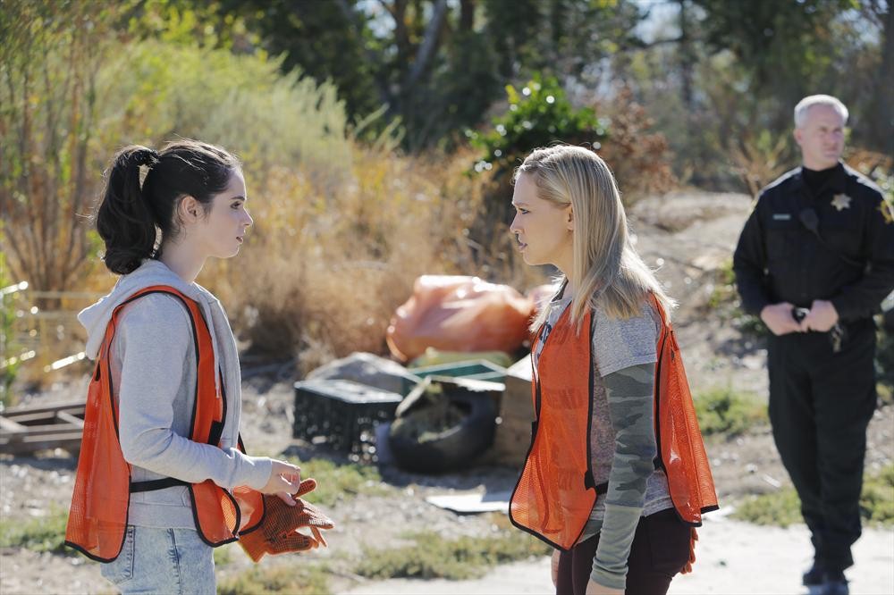 Still of Vanessa Marano and Sarah Stouffer in Switched at Birth (2011)