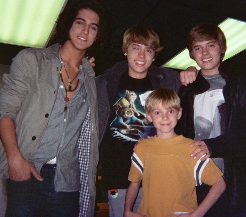 On set with Avan Jogia (Victorious), Dylan and Cole Sprouse (Suite Life on Deck), April 2010.