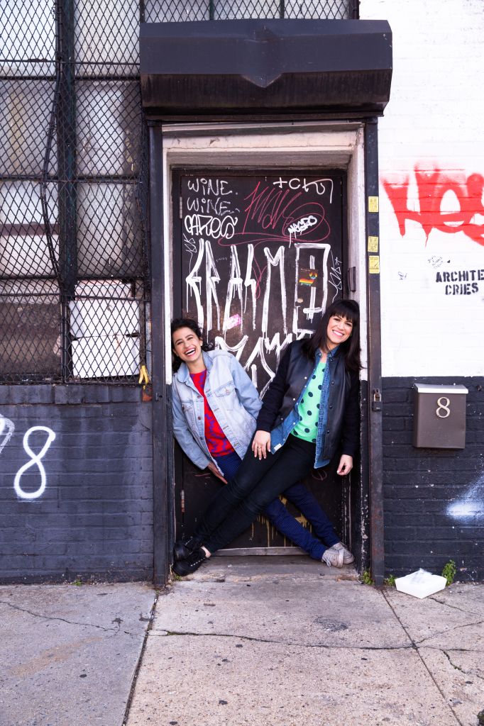 Still of Abbi Jacobson and Ilana Glazer in Broad City (2014)