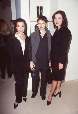 Jennifer Tilly and Isabella Rossellini at event of Joan of Arc (1948)