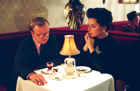 Still of Isabella Rossellini and Toby Jones in Infamous (2006)