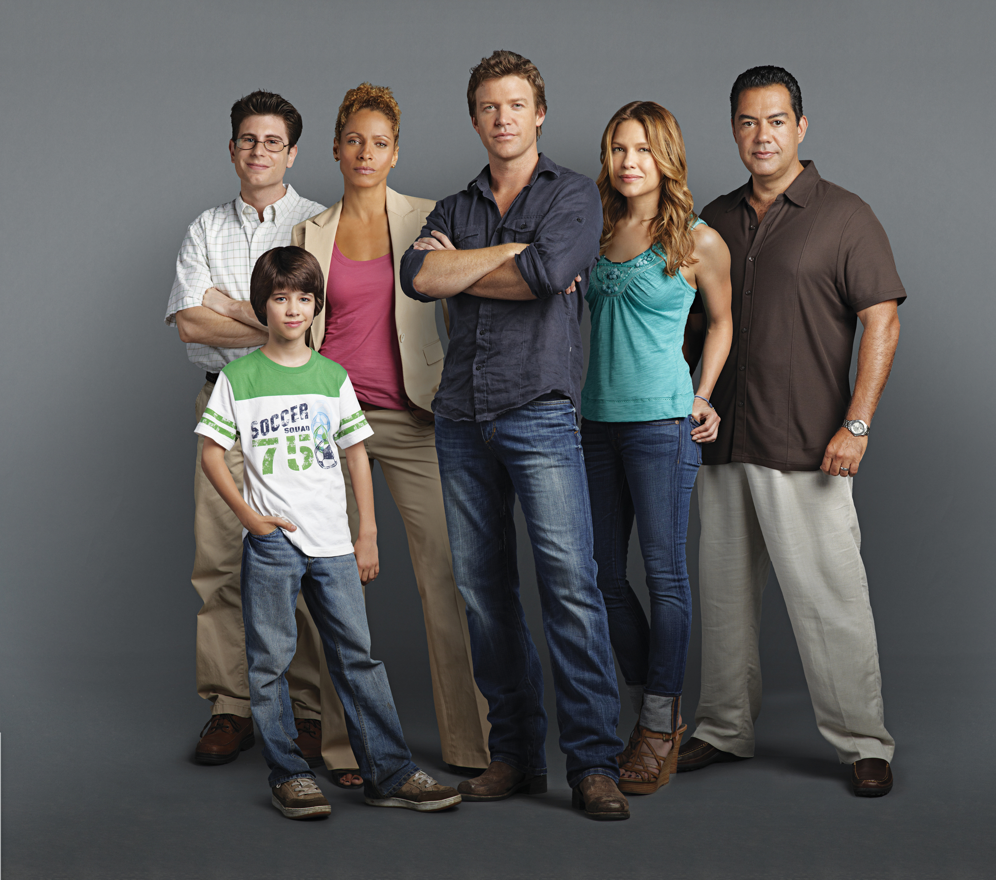 Still of Carlos Gómez, Michelle Hurd, Kiele Sanchez, Jordan Wall, Matt Passmore and Uriah Shelton in The Glades (2010)