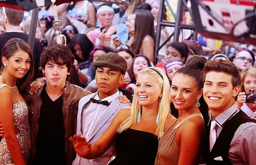 Jahmil French with the cast of Degrassi at the MMVA's