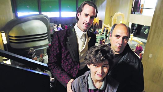 David Mazouz with Joseph Fiennes and Director, Juan Pablo Buscarini on set of The Gamesmaker