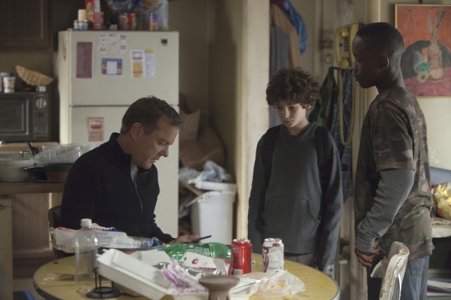 Still of Kiefer Sutherland and David Mazouz in Touch (2012)