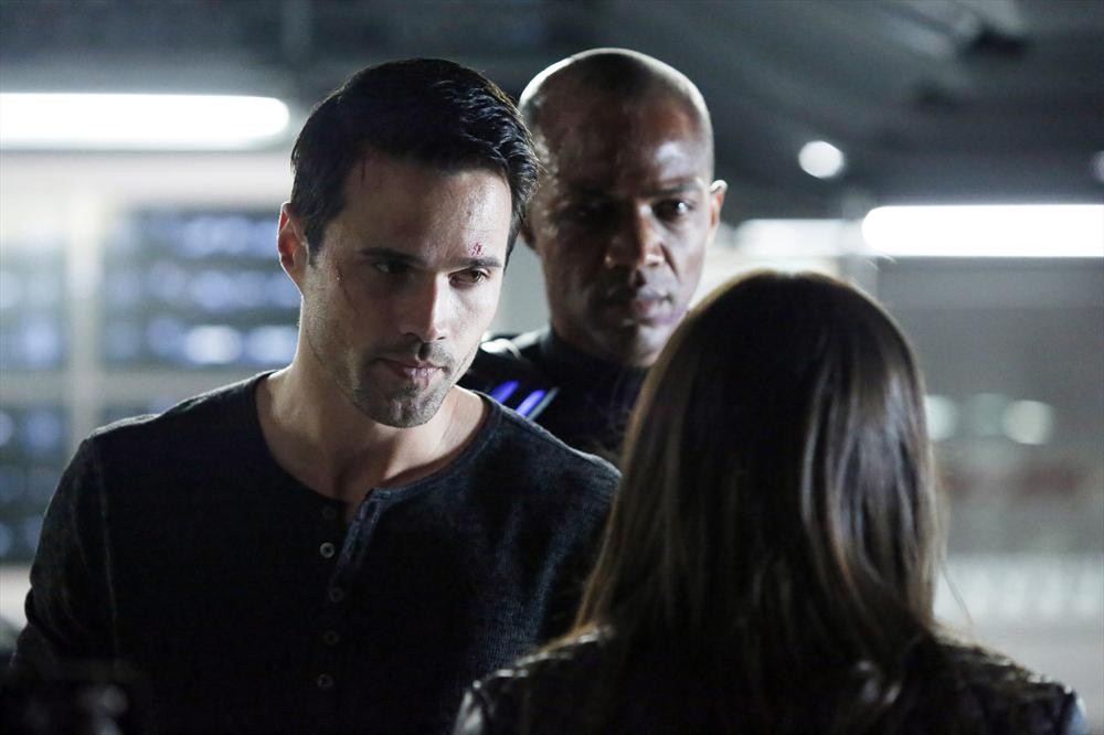 Still of J. August Richards, Cobie Smulders, Brett Dalton and Chloe Bennet in Agents of S.H.I.E.L.D. (2013)