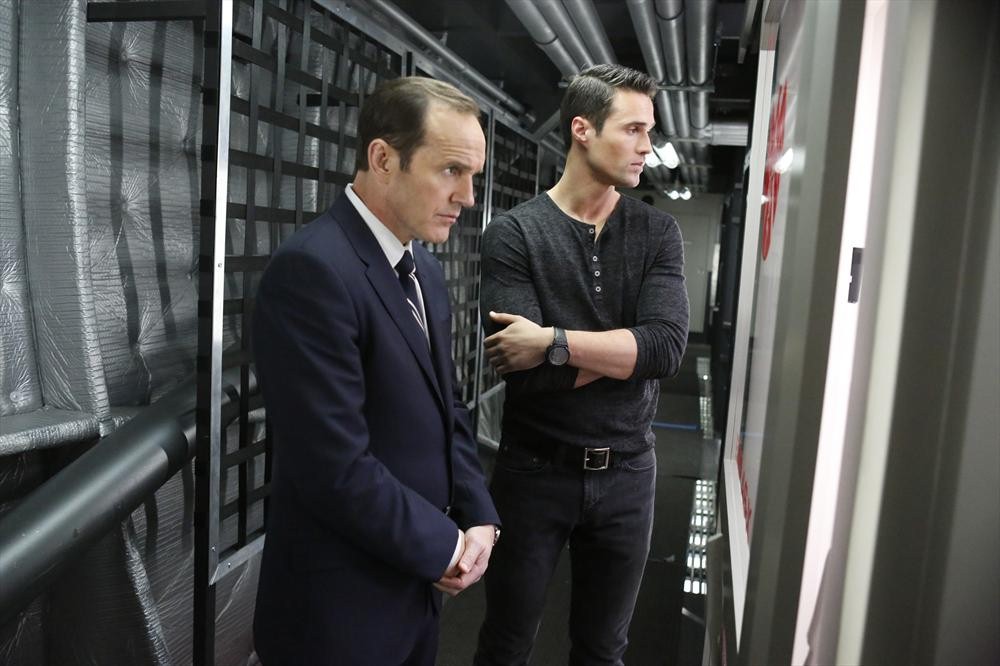 Still of Clark Gregg and Brett Dalton in Agents of S.H.I.E.L.D. (2013)