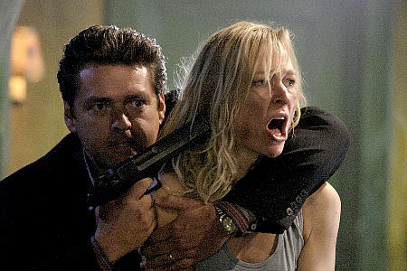 Still of Angus Macfadyen and Kari Matchett in 5ive Days to Midnight (2004)