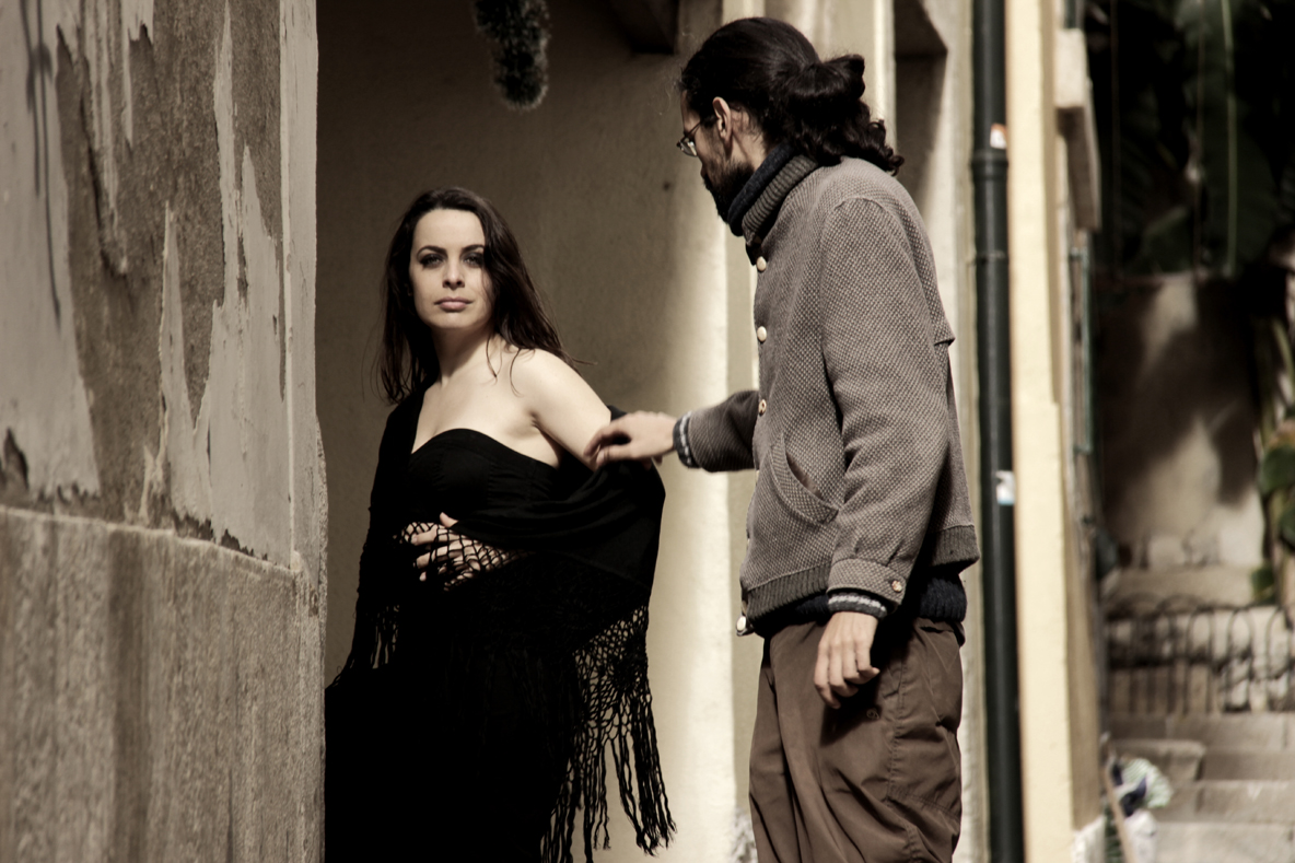 João Paulo Simões directs Ana Roque on the set of Lisboa Involuntária;