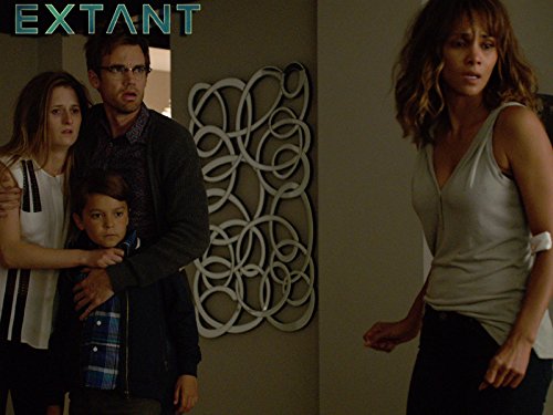 Still of Halle Berry, Tyler Hilton, Pierce Gagnon and Grace Gummer in Extant: The Greater Good (2015)