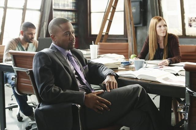 Still of Guillermo Díaz, Columbus Short and Darby Stanchfield in Scandal (2012)