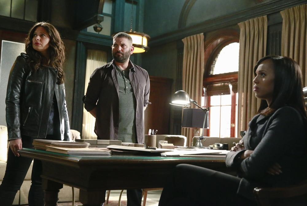 Still of Guillermo Díaz, Kerry Washington and Katie Lowes in Scandal (2012)