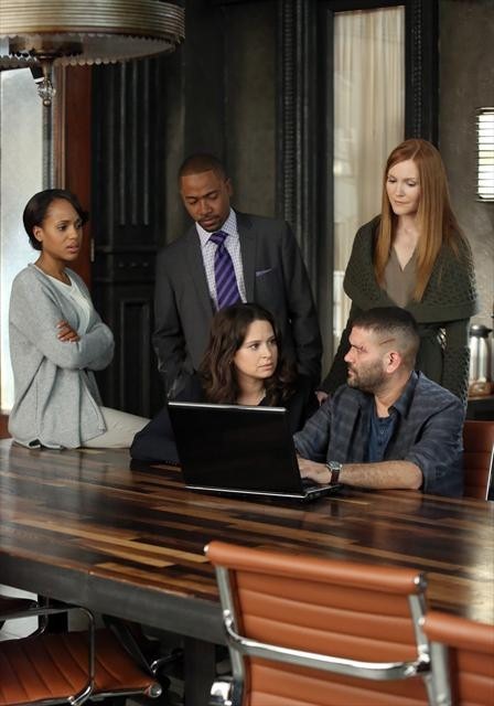 Still of Guillermo Díaz, Kerry Washington, Columbus Short, Darby Stanchfield and Katie Lowes in Scandal (2012)