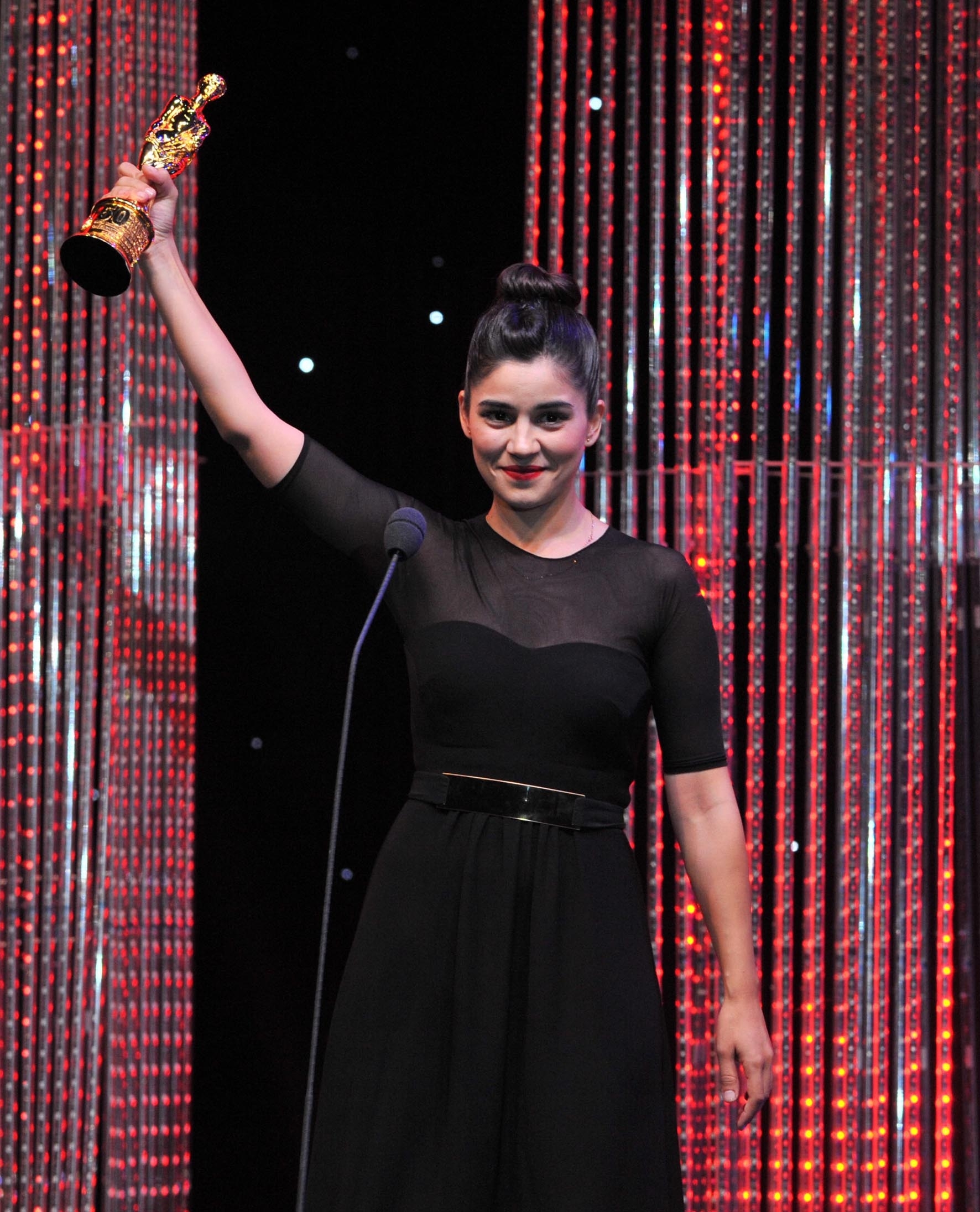 Won Golden Orange Best Actress for Meryem (2013) Zeynep Çamcı Manager & Legal Representative: Serdesin Contact: ser@serdesin.com www.serdesin.com
