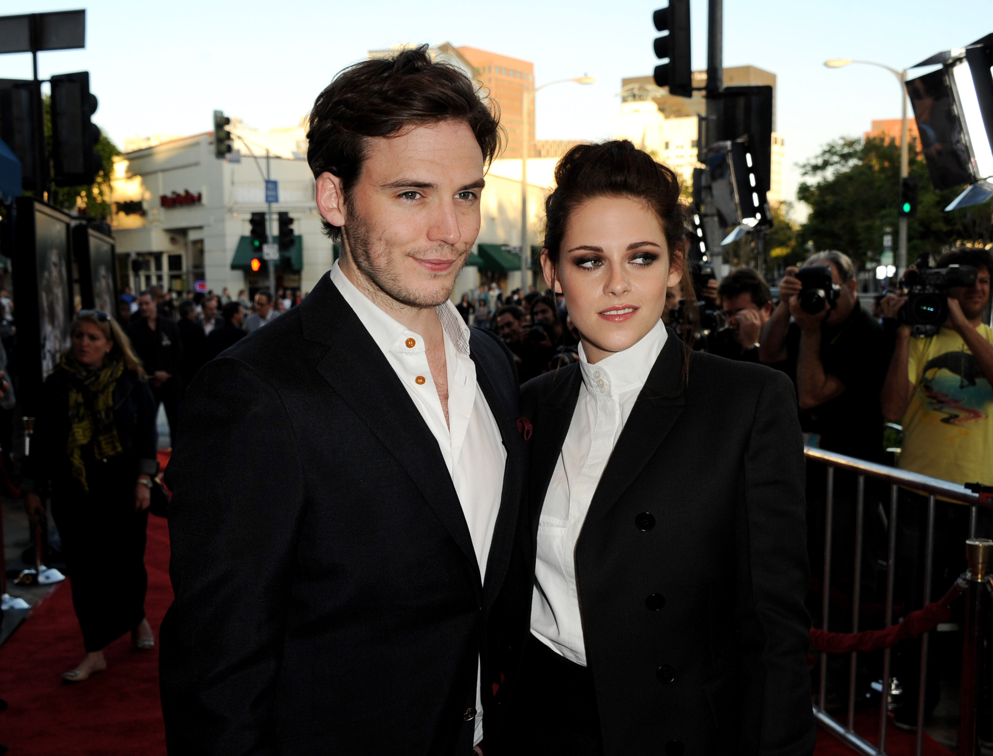 Kristen Stewart and Sam Claflin at event of Snieguole ir medziotojas (2012)