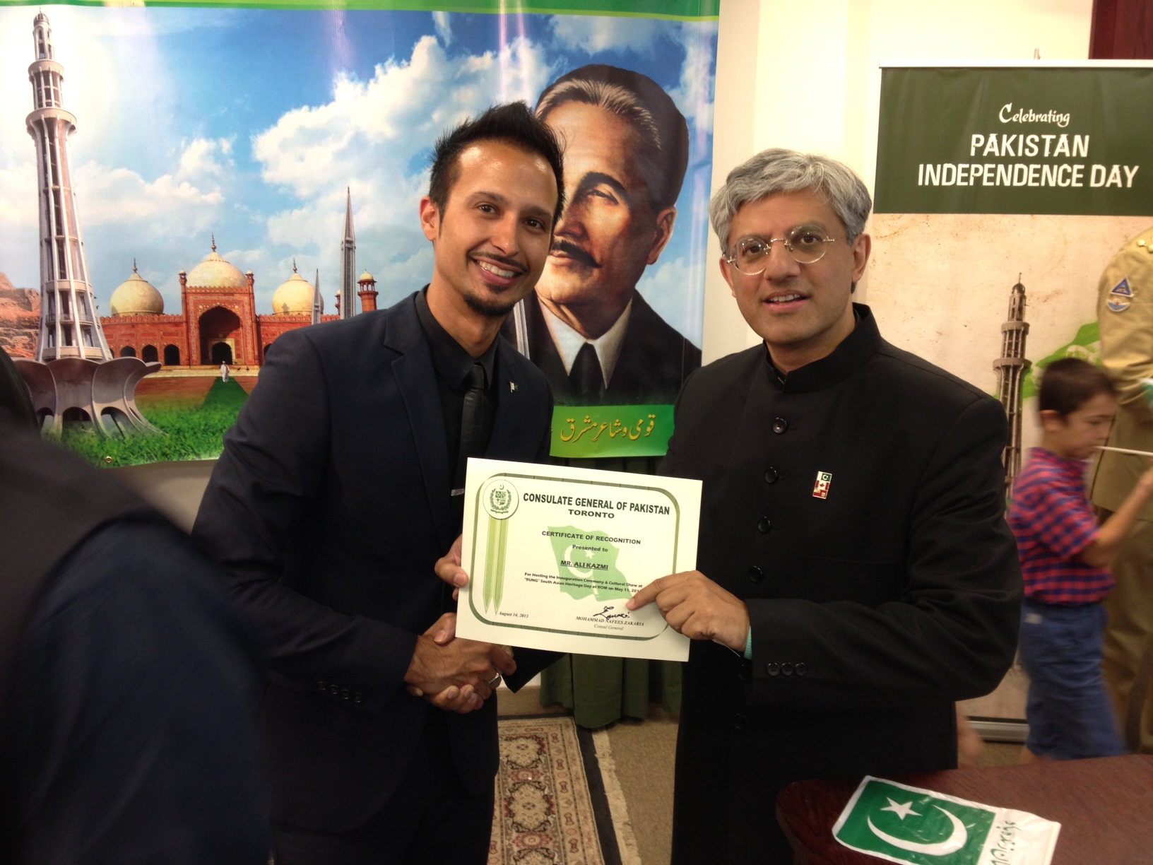 Ali Kazmi, Being Awarded a Certificate of recognition for promoting Pakistani culture in Canada at the Pakistan consulate of Toronto